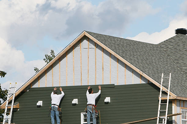 Professional Siding technician working in Riverside, CT